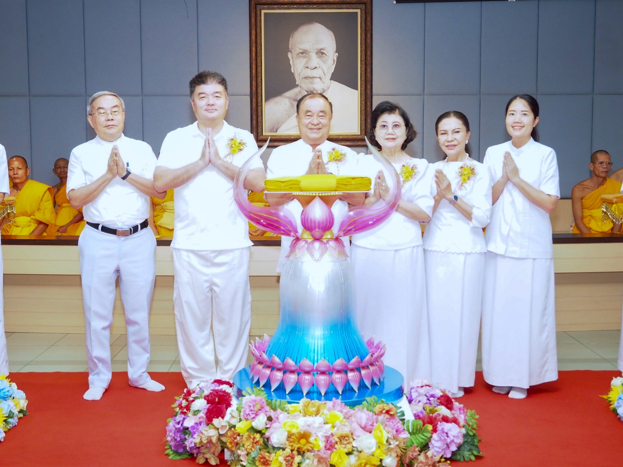 ทอดผ้าป่าเพื่อบำรุงศูนย์ปฏิบัติธรรมบุรีรัมย์ ณ ห้อง SPD 5 สภาธรรมกายสากล วัดพระธรรมกาย