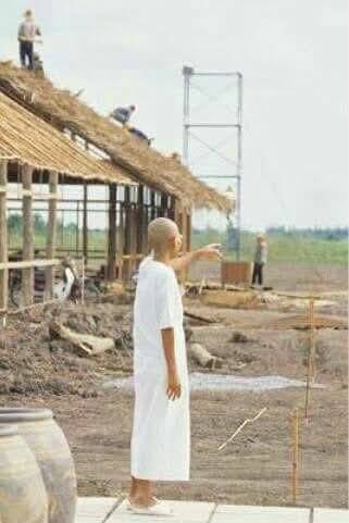 มนุษย์และเทวดาสรรเสริญความสะอาด