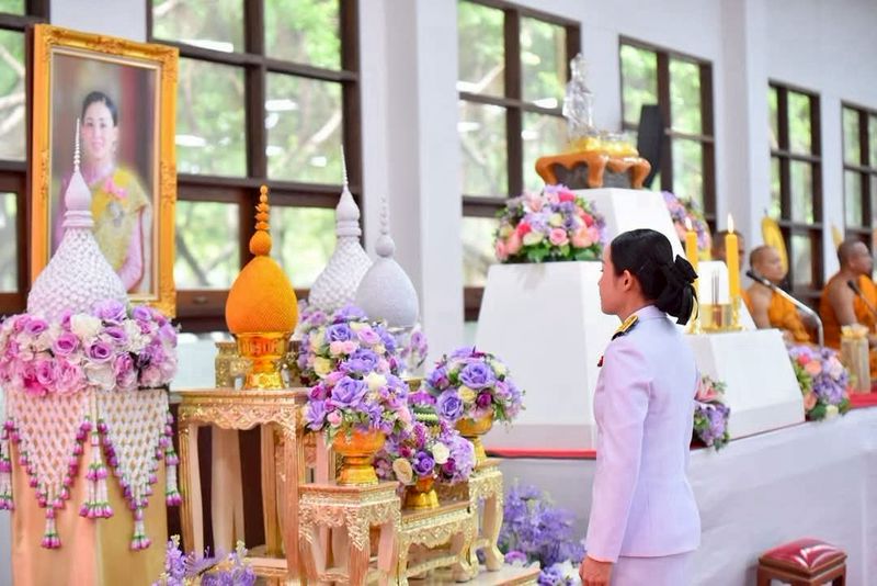 คณะสงฆ์และพสกนิกรอำเภอคลองหลวงร่วมทำบุญตักบาตรถวายพระราชกุศลแด่สมเด็จพระนางเจ้าฯ เนื่องวันเฉลิมพระชนมพรรษา ๓ มิถุนายน ๒๕๖๘