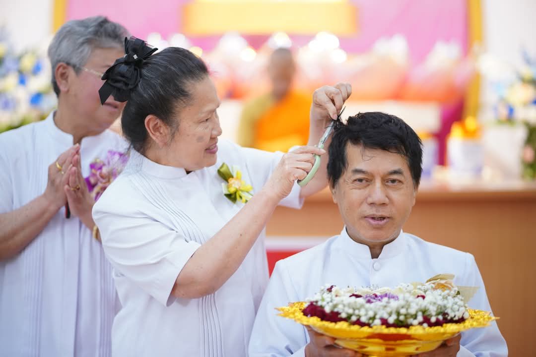 พิธีขมาตัดปอยผม กัลฯ ประสิทธิ์ พันธุ์บุญ ณ วัดพระธรรมกายเบอร์ลิน