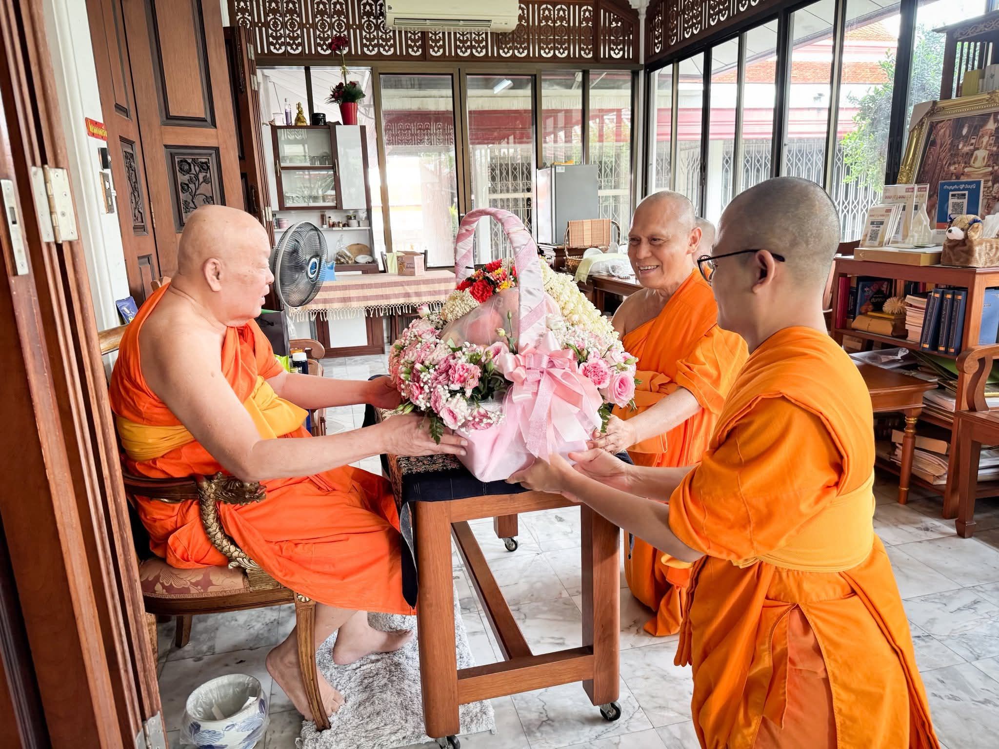 วัดพระธรรมกายถวายไทยธรรม ร่วมบำเพ็ญกุศลอดีตเจ้าอาวาสวัดราชโอรสาราม ครบ ๘๐ ปี