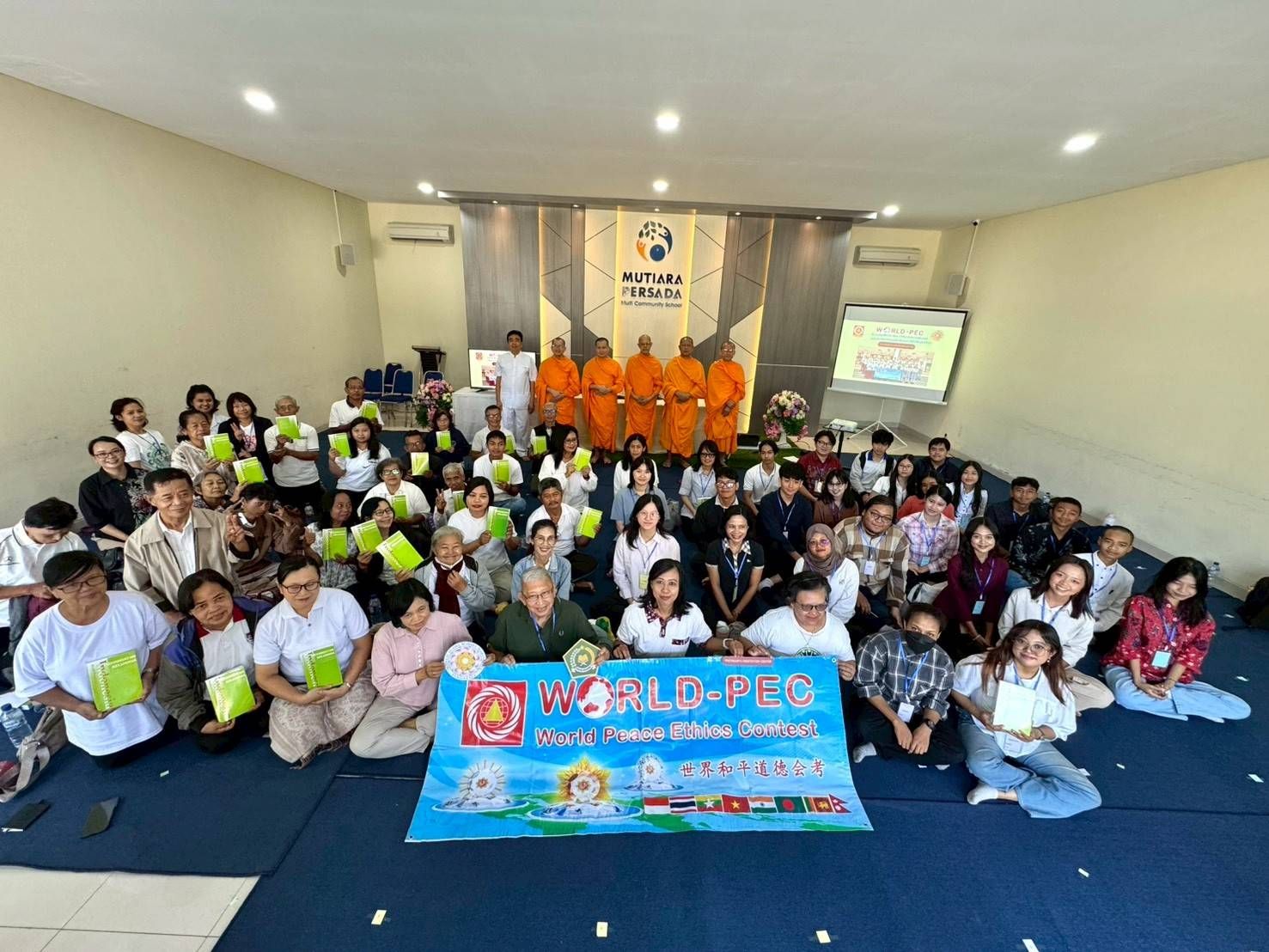 Yogyakarta Meditation Center จัดสอบ World PEC “ครอบครัวอบอุ่น” ภาษาอินโดนีเซีย ภาคปฏิบัติ ผู้เข้าสอบกว่า 70 คน จากหลากหลายศาสนาร่วมเรียนรู้อย่างอบอุ่น