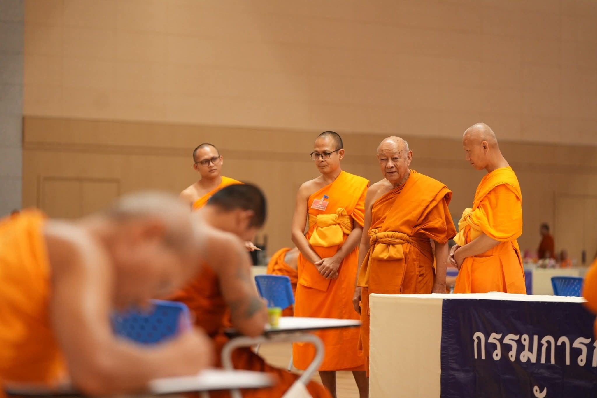 พระธรรมรัตนาภรณ์ ที่ปรึกษาเจ้าคณะภาค ๑ ตรวจเยี่ยมสนามสอบนักธรรมตรี ณ วัดพระธรรมกาย