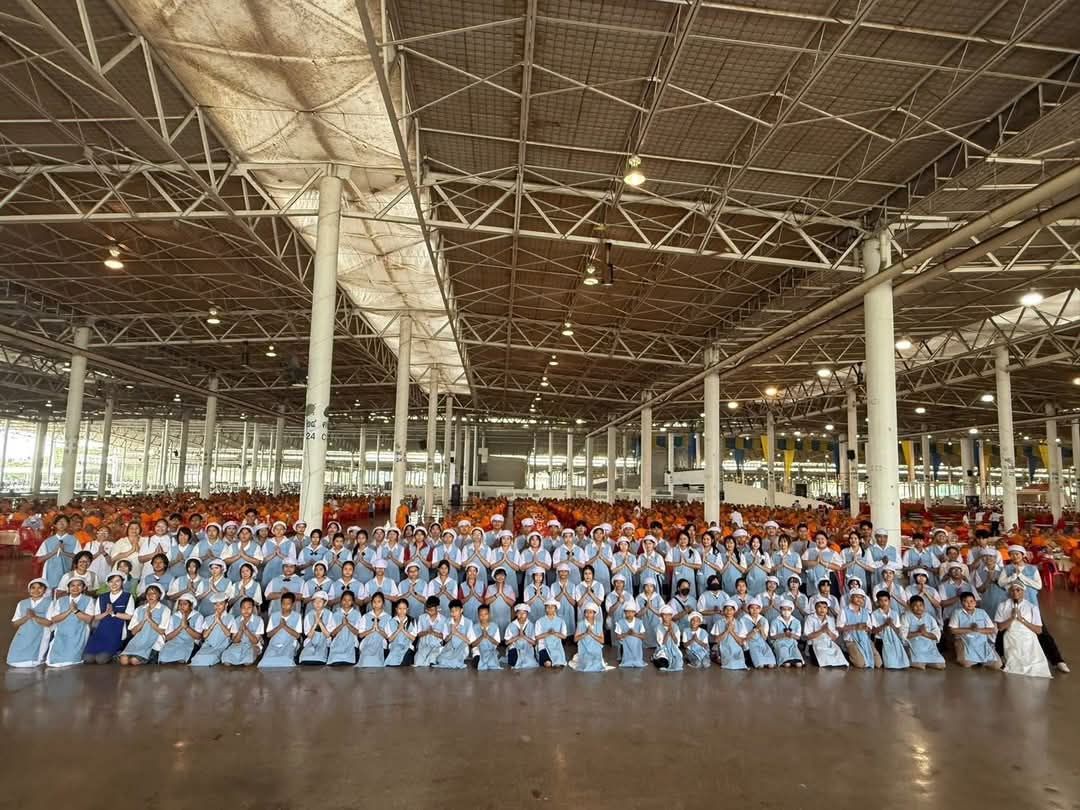 R-Sa Smart อาสาสมัครนักเรียนจัดภัตตาหาร ถวายแด่พระภิกษุสงฆ์–สามเณร ณ สภาธรรมกายสากล