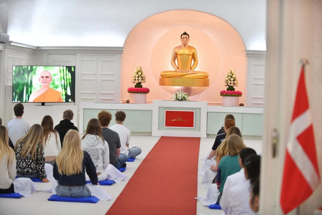 การปฏิบัติธรรมเพื่อการเข้าถึงธรรม: ประสบการณ์สุดพิเศษจากนักเรียน Høng Efterskole ที่วัดพระธรรมกายคอร์ซัวร์