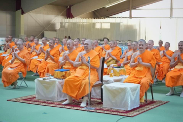คณะสงฆ์วัดพระธรรมกายในทวีปยุโรป 28 วัด จัดพิธีเจริญพระพุทธมนต์ ถวายพระราชกุศล เนื่องในโอกาสวันเฉลิมพระชนมพรรษา พระบาทสมเด็จพระเจ้าอยู่หัว