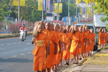 สามเณรในโครงการบรรพชาสามเณรฟื้นฟูพระพุทธศาสนาทั่วไทย จ.อำนาจเจริญ ร่วมเดินธรรมยาตรา