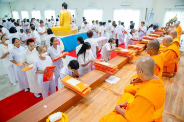 ศูนย์ปฏิบัติธรรมพระมงคลเทพมุนี จัดพิธีทอดผ้าป่าสมโภชองค์พระประธาน และพิธีบุพเปตพลี