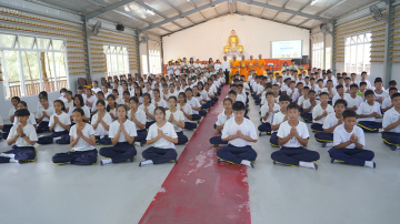 โรงเรียนนราธิวาส ร่วมกับศูนย์อบรมเยาวชนเมืองนราธิวาส จัดค่ายอบรมศีลธรรม