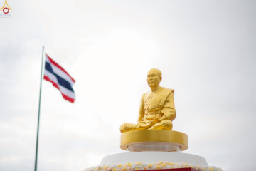 The enshrinement of Phramongkolthepmuni statue at Kaew Muang Loei Meditation Center