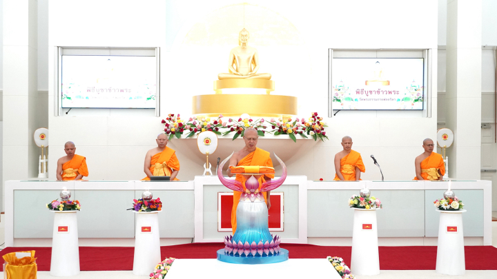 วัดพระธรรมกายฟลอริดา จัดพิธีบูชาข้าวพระ