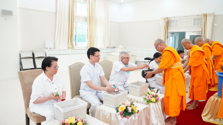 วัดพระธรรมกายฟลอริดา จัดพิธีจุดเทียนใจไฟนิรันดร์อนันตชัย
