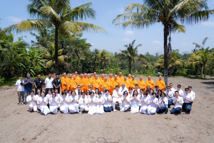 พิธีกลั่นแผ่นดิน ศูนย์ปฏิบัติธรรมบาหลี แห่งที่ 2