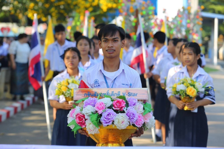 โรงเรียนหนองกรดพิทยาคม จ.นครสวรรค์ จัดกิจกรรมทอดกฐินสัมฤทธิ์เด็กดี V-star