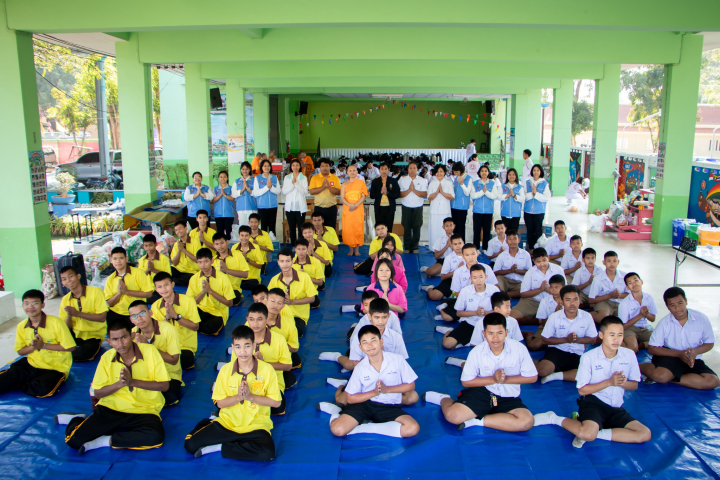 อาสาสมัครรับบุญงานตักบาตรพระธรรมยาตรา ณ จังหวัดนนทบุรี
