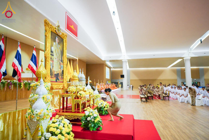 พระบาทสมเด็จพระเจ้าอยู่หัว ทรงมีพระราชศรัทธาทรงพระกรุณาโปรดเกล้าฯ ให้บำเพ็ญพระราชกุศลถวายภัตตาหารพระราชทาน การสอบบาลีสนามหลวง