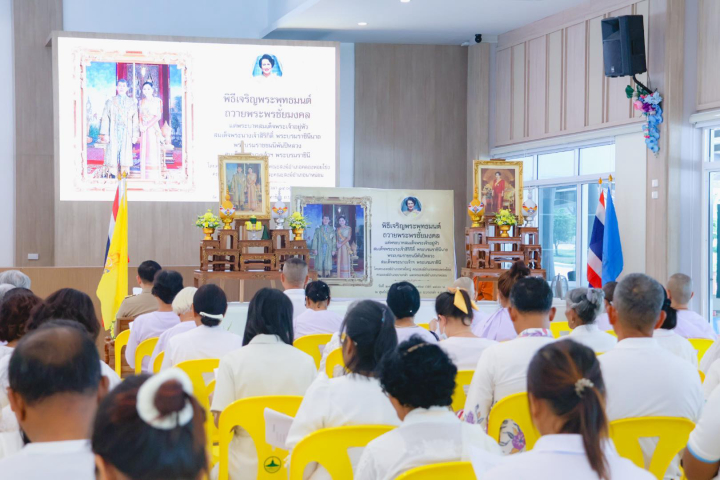 คณะสงฆ์จ.สงขลา พร้อมด้วยพุทธศาสนิกชน จัดพิธีเจริญพระพุทธมนต์ แด่พระบาทสมเด็จพระวชิรเกล้าเจ้าอยู่หัว