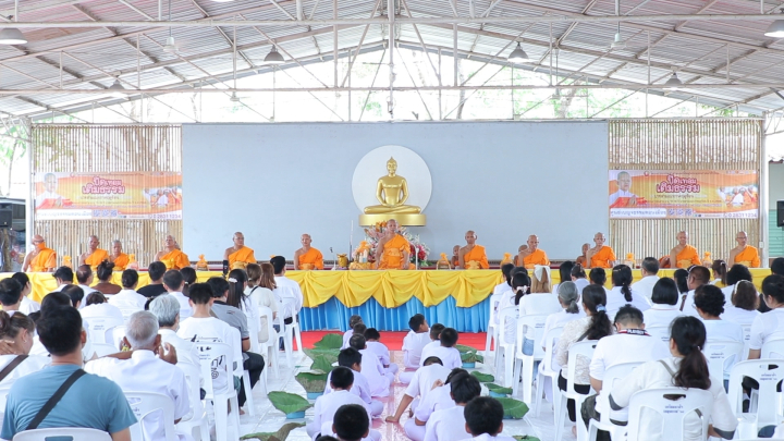 ศูนย์ปฏิบัติธรรมและอบรมเยาวชนเบญจธรรม จัดพิธีตัดปอยผมโครงการบรรพชาสามเณรภาคฤดูร้อน