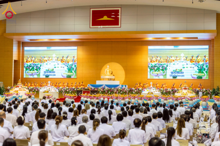 วัดพระธรรมกาย จัดพิธีบูชาข้าวพระ และพิธีทอดผ้าป่าสมทบถวายมหาสังฆทาน 40,000 กว่าวัดทั่วประเทศ