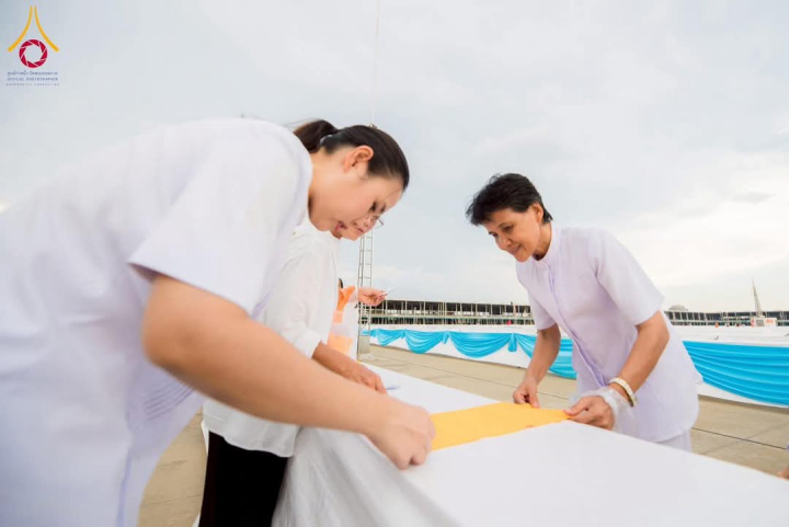 เจ้าหน้าที่อาสาสมัครรวม พลัง เตรียมงาน "วันคุ้มครอง โลก" อย่างคึกคัก ณ ลาน ธรรมพระมหาธรรมกาย เจดีย์