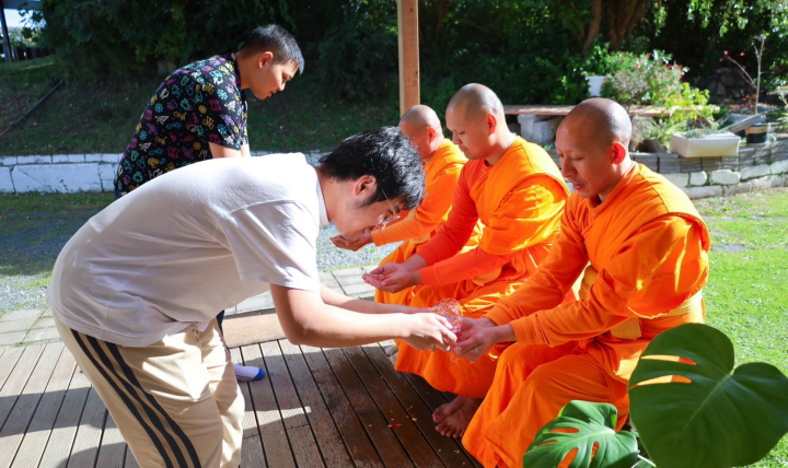 วัดพระธรรมกายดันนีดิน จัดกิจกรรมงานบุญในวันสงกรานต์