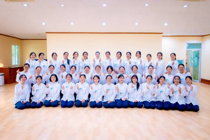 โครงการอบรมธรรมทายาทหญิง รุ่นที่ 40 ภาคฤดูร้อน จัดกิจกรรมอบรมบุคลิกภาพ