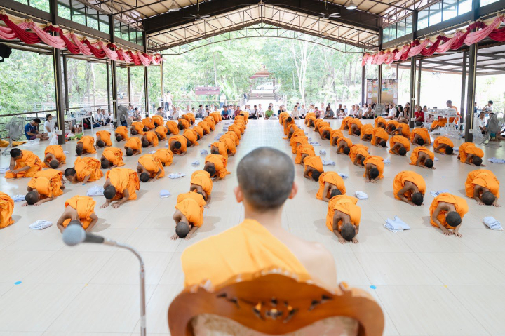 ศูนย์ปฏิบัติธรรมแก้วเมืองเลย จัดพิธีปิดโครงการบรรพชาสามเณรภาคฤดูร้อน