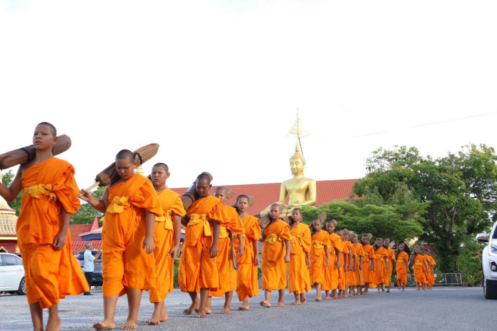 สามเณรศูนย์ปฏิบัติธรรมภาคใต้ และศูนย์ปฏิบัติธรรมนานาชาติสะเดา ออกเดินธรรมยาตรา