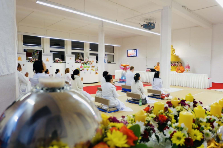 วัดพระพุทธนอร์ดไรน์-เวสฟาเรน จัดงานบุญบูชาข้าวพระ