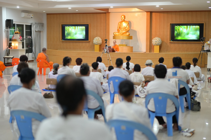 ศูนย์ปฏิบัติธรรมพนมสารคาม จัดปฏิบัติธรรมประจำสัปดาห์โครงการหมู่บ้านรักษาศีล 5