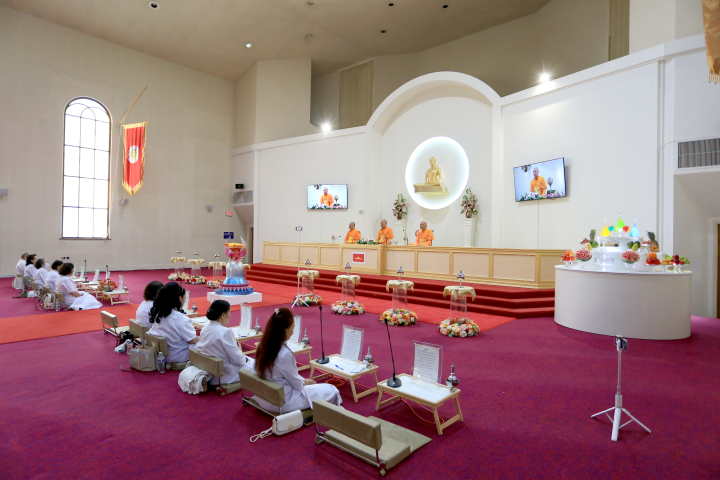 วัดพระธรรมกายออเรกอน จัดงานบุญบูชาข้าวพระ