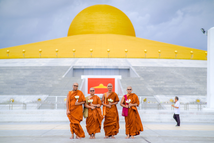 พระภิกษุชาวศรีลังกา เดินทางมาเยี่ยมชมวัดพระธรรมกาย