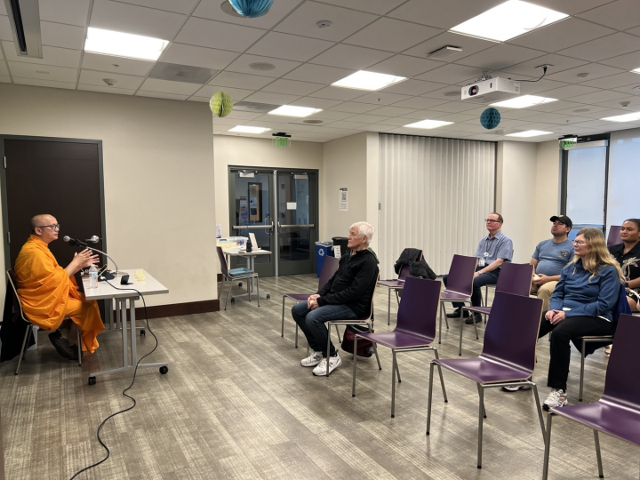 วัดภาวนาซานดิเอโก จัดปฏิบัติธรรมแก่ชาวท้องถิ่น ณ ห้องสมุดมิสชั่นฮิลล์