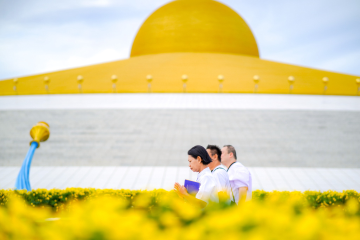 ชาวเนปาล เดินทางมาเยี่ยมชมวัดพระธรรมกาย