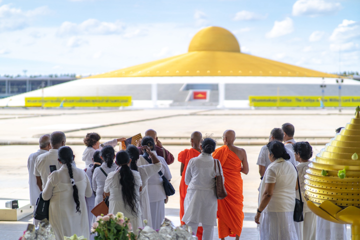 คณะจากประเทศศรีลังกา เดินทางมาเยี่ยมชมวัดพระธรรมกาย