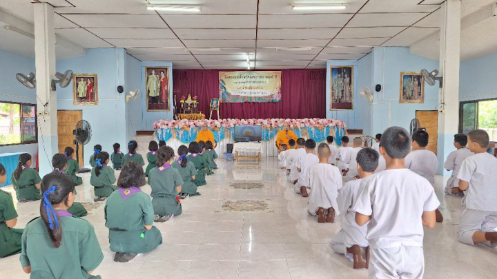 นักเรียน 3 โรงเรียนในจังหวัดอุตรดิตถ์ ร่วมสวดธัมมจักกัปปวัตตนสูตร