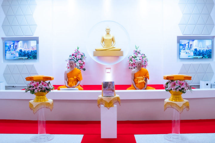 วัดพระธรรมกายสตอกโฮล์ม จัดงานบุญบูชาข้าวพระ