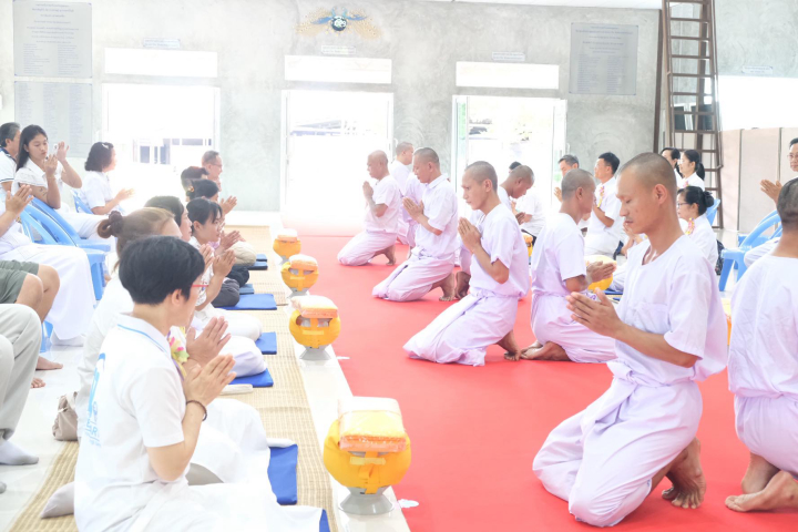 ศูนย์อบรมเยาวชนนครปฐม จัดพิธีขอขมาผู้ปกครอง มอบบาตรและผ้าไตร