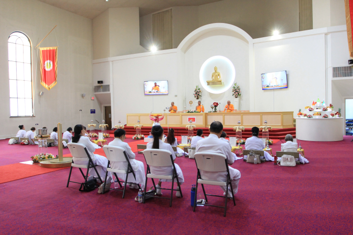 วัดพระธรรมกายออเรกอน จัดงานบุญบูชาข้าวพระ