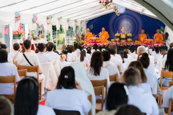 วัดพระธรรมกายสวิตเซอร์แลนด์ จัดพิธีทอดผ้าป่า-ถวายเทียนพรรษา ฉลองครบรอบ 13 ปี