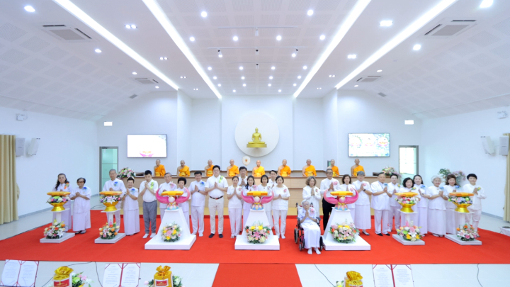พิธีทอดผ้าป่าติดตั้งเครื่องเสียงและลิฟต์ อาคารศูนย์ปฏิบัติธรรมน้ำใสใจสว่าง กรุงเทพมหานคร