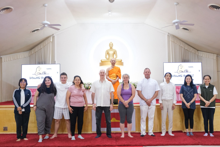 วัดพระธรรมกายเท็กซัส จัดคลาสมาธิสำหรับชาวท้องถิ่น