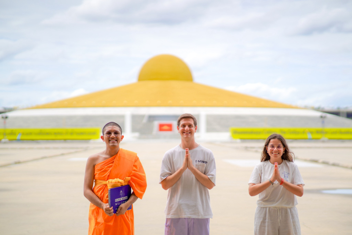 นักศึกษาชาวสเปน เดินทางมาเยี่ยมชมวัดพระธรรมกาย