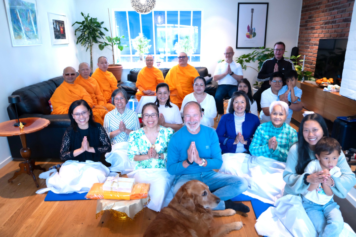 คณะสงฆ์วัดพระธรรมกายสตอกโฮล์ม รับกิจนิมนต์เพื่อจัดปฏิบัติธรรมบ้านกัลยาณมิตร