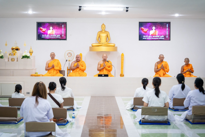 ศูนย์ปฏิบัติธรรมสุราษฎร์ธานี จัดสวดมนต์และปฏิบัติธรรมเนื่องในวันพระ