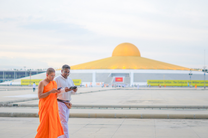 ชาวแอฟริกาใต้ เดินทางมาเยี่ยมชมวัดพระธรรมกาย