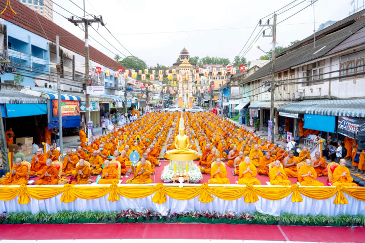 พิธีตักบาตร 555 รูป ปีที่ 1 ใจกลางเมืองเบตง จังหวัดยะลา