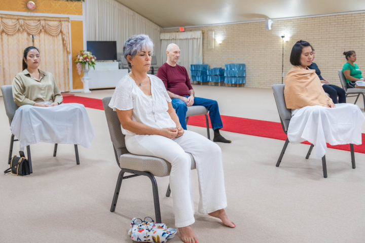 วัดพระธรรมกายเท็กซัส จัดคลาสสมาธิสำหรับชาวท้องถิ่น
