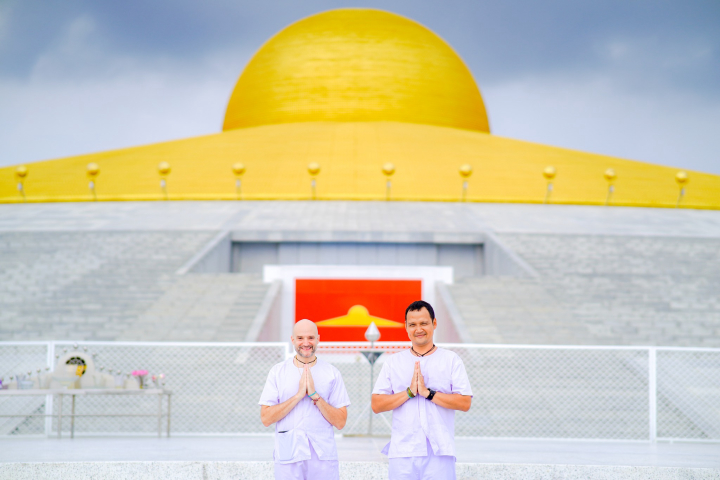 ชาวต่างชาติ เดินทางมาเยี่ยมชมวัดพระธรรมกาย