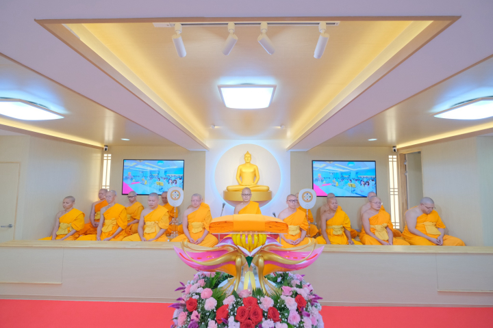 วัดพระธรรมกายโอซาก้า จัดพิธีทอดกฐินหนึ่งไม่มีสอง